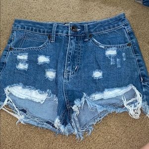Ripped jeans short